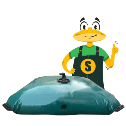 Εικονογράφηση Maciterne Serena Group – εύκαμπτη δεξαμενή με ορειχάλκινη βαλβίδα, μασκότ εξηγεί εγκατάσταση δεξαμενής