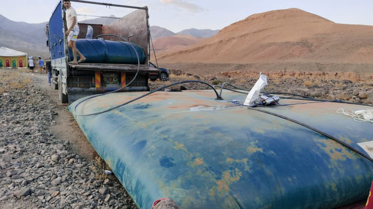 Εύκαμπτη δεξαμενή Maciterne Serena Group γεμίζει σε έρημο – κινητή λύση αποθήκευσης νερού