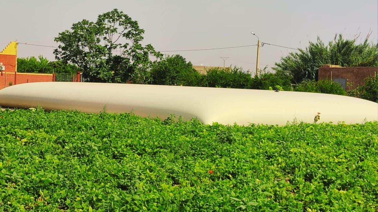 Μπεζ εύκαμπτη δεξαμενή για άρδευση αγρών – οικολογική και οικονομική λύση Serena Group