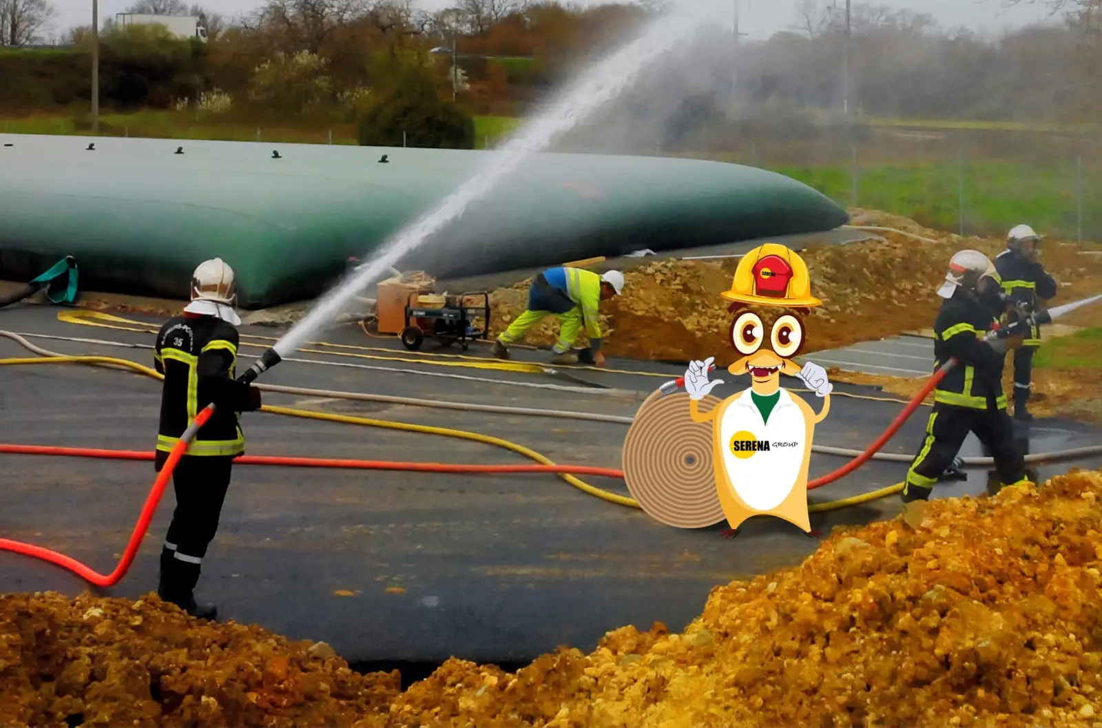 Εύκαμπτη δεξαμενή πυρόσβεσης Serena – επίδειξη από πυροσβέστες