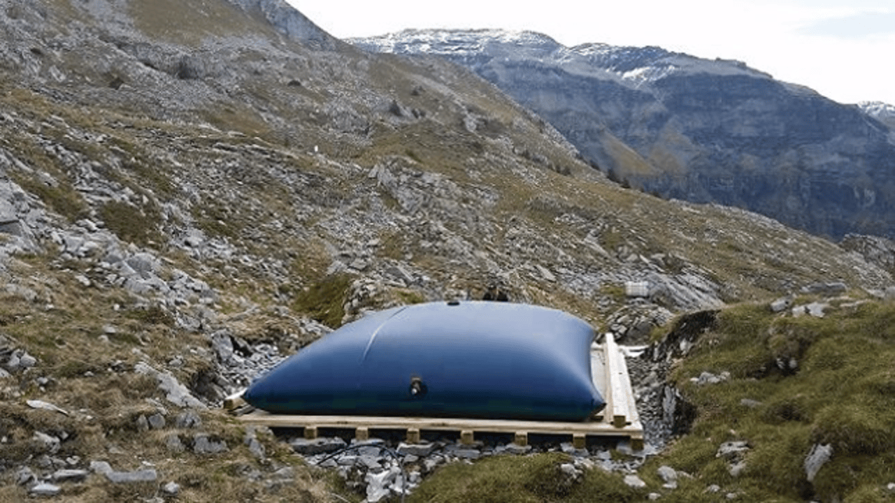 Εύκαμπτη δεξαμενή πόσιμου νερού στα βουνά